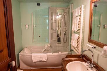 هتل Albergo Montagna Di Luce