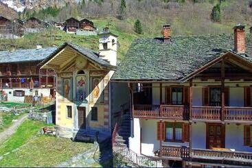 هتل Albergo Montagna Di Luce