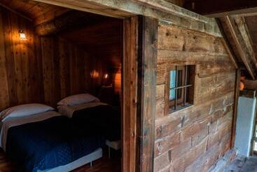 هتل Albergo Montagna Di Luce
