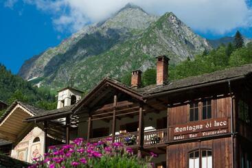 هتل Albergo Montagna Di Luce