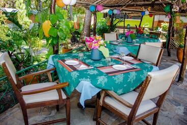 هتل Papillon Garden Bar Villas