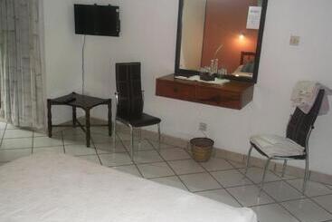 هتل Papillon Garden Bar Villas