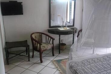 هتل Papillon Garden Bar Villas