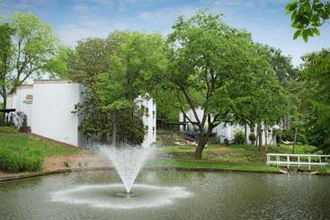 Griffin Hotel, An Official Colonial Williamsburg