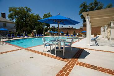 Griffin Hotel, An Official Colonial Williamsburg