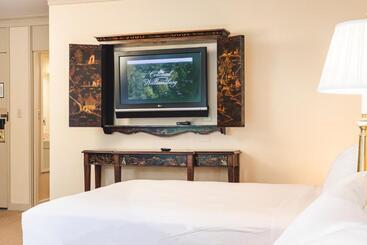 Griffin Hotel, An Official Colonial Williamsburg