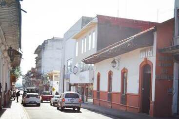 هتل Villa De Flores