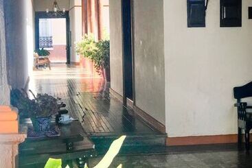 هتل Villa De Flores