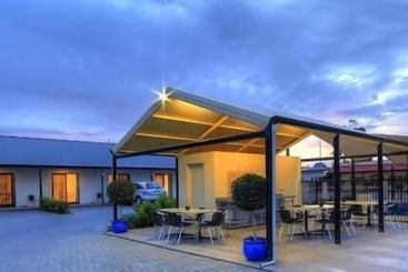 Red Earth Motel