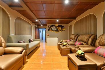 Kastel Pattaya Hotel By Loft Bangkok