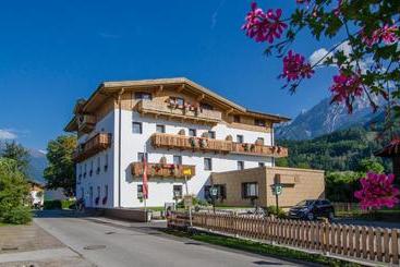 Отель Der Dolomitenhof   Tristach