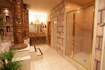 هتل Destinations Inn Theme Rooms