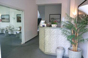 هتل Villa Strandrose
