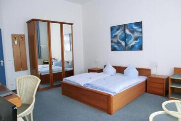 هتل Villa Strandrose