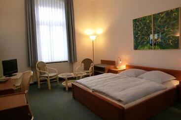 هتل Villa Strandrose