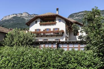 اقامتگاه Appartements Eppanerhof
