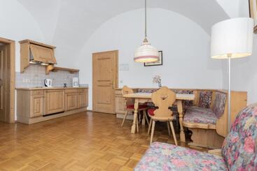 اقامتگاه Appartements Eppanerhof