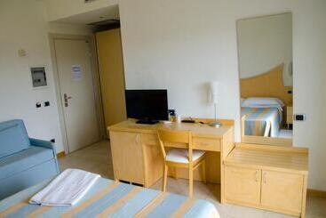 Almaluna Hotel & Resort