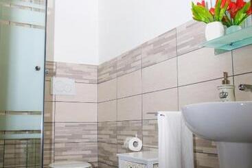 تختخواب و صبحانه La Maison Royale Bb
