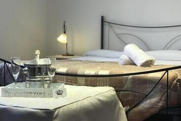 تختخواب و صبحانه La Maison Royale Bb