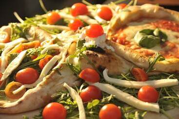 تختخواب و صبحانه La Piazza