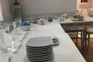 تختخواب و صبحانه La Piazza
