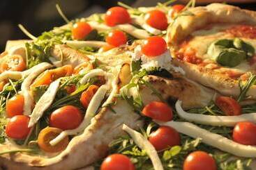 تختخواب و صبحانه La Piazza