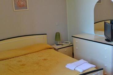 هتل Albergo Escondido
