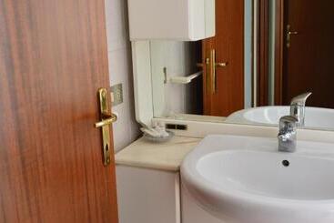 هتل Albergo Escondido