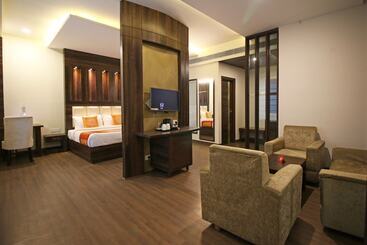 هتل Arjun Clarks Inn