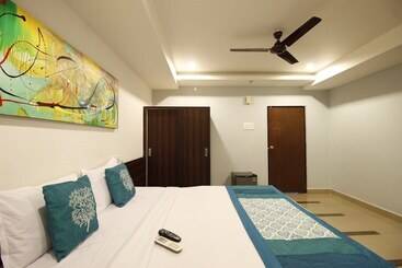 Otel Nova Pride & Chennai Tiffins