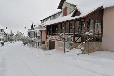 هتل Waldecker Taverne