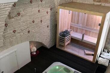 تختخواب و صبحانه Augustus Luxury Suite