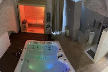 تختخواب و صبحانه Augustus Luxury Suite