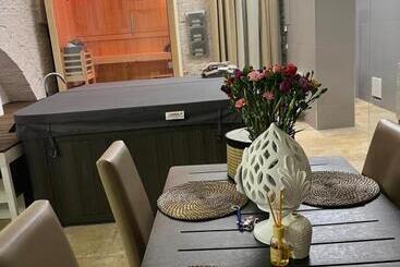 تختخواب و صبحانه Augustus Luxury Suite