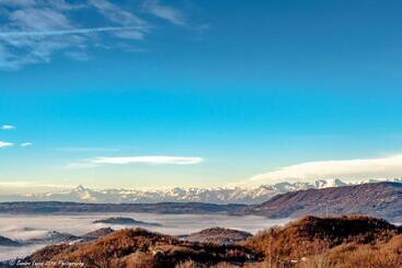 تختخواب و صبحانه Cascina Brunod