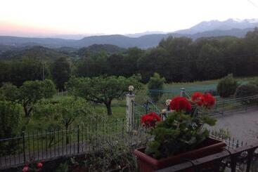 تختخواب و صبحانه Cascina Brunod