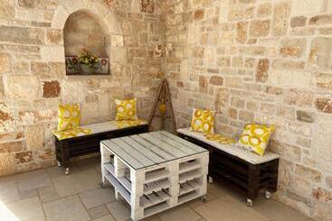 تختخواب و صبحانه Lichiantidde Home&breakfast
