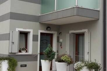 تختخواب و صبحانه Sweet Home