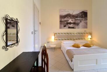 تختخواب و صبحانه Santi E Saraceni Rooms
