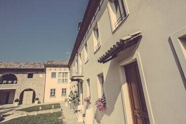 تختخواب و صبحانه Langhe Country House