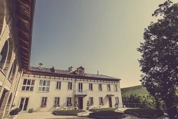 تختخواب و صبحانه Langhe Country House