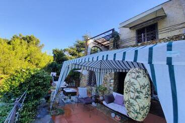 تختخواب و صبحانه Le Terre Del Drago Apartment