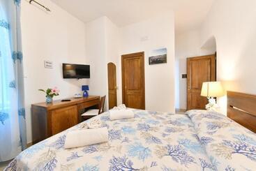 تختخواب و صبحانه Relais Maison De Charles