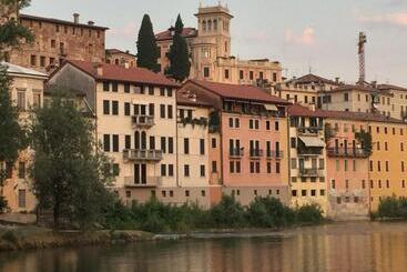 تختخواب و صبحانه Rosarancio