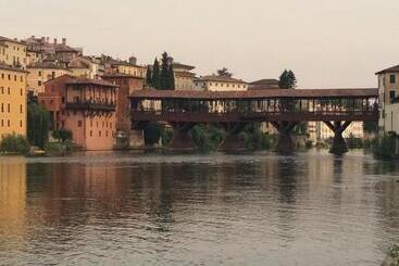 تختخواب و صبحانه Rosarancio