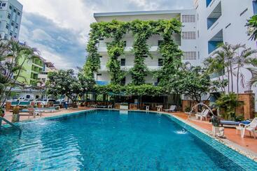 هتل Sutus Court 5