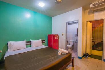 هتل Sutus Court 5