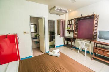 هتل Sutus Court 5