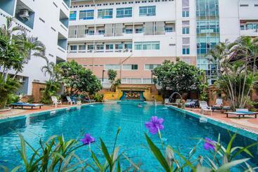 هتل Sutus Court 5